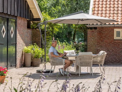 Glatz Sunwing Casa zweefparasol ø 330cm - Taupe (151) (incl. Shadowline voet 90 kg) (incl.hoes)