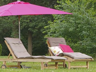 Sunyard Veronica ligbed met wiel - Natural Teak - Teakhout